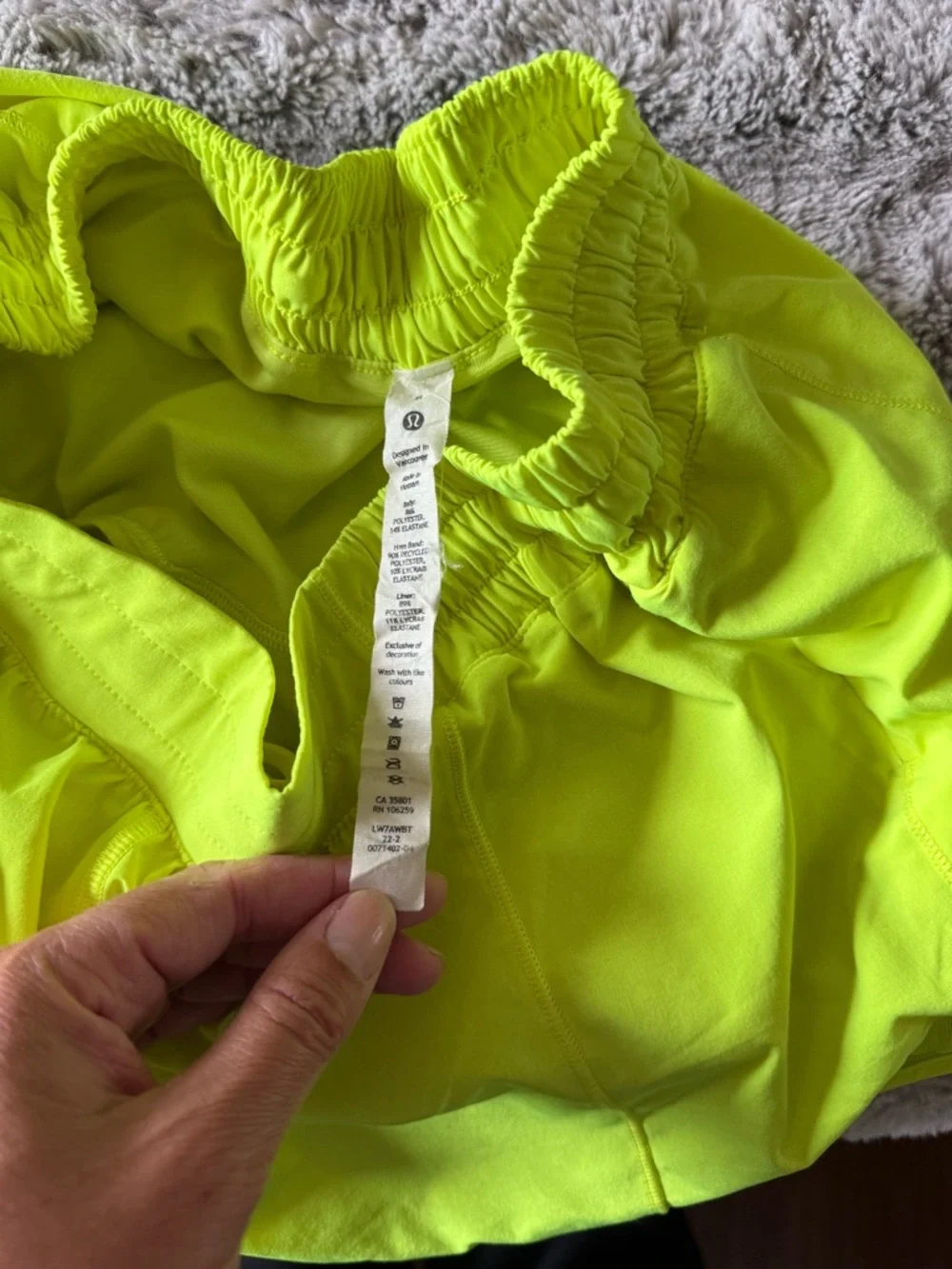 Lululemon highlight Yellow-Green Hotty hot Shorts - Picture 2 of 3